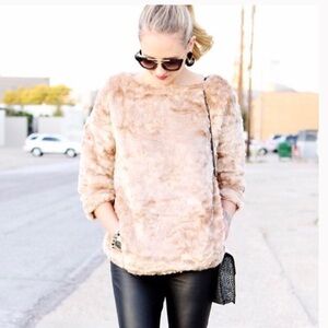 NEW! Blogger’s Favorite Zara Faux Fur Jacket - Zipper Back. Small.